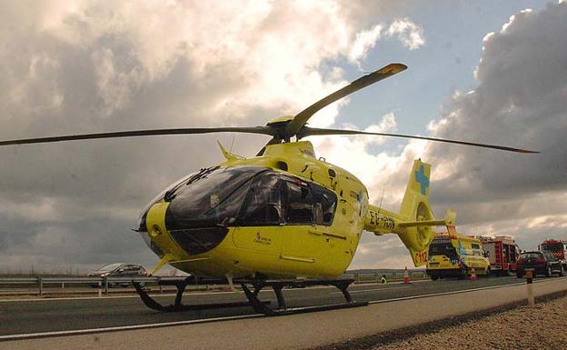 Trasladado en helicóptero al hospital de Salamanca un hombre que se salió de la carretera con su coche en Herguijuela del Campo