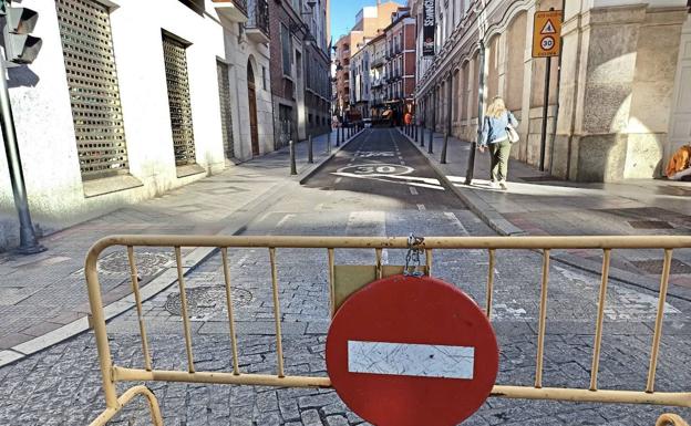 La instalación de la red de saneamiento y la ubicación de contenedores provocarán cortes de tráfico en la ciudad