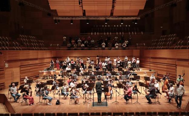 Los coros de Castilla y León celebran su vuelta al escenario con la OSCyL y la 'Misa' de Beethoven