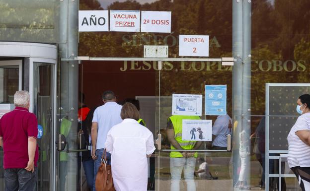 Castilla y León recibirá 50.000 vacunas menos de Pfizer a la semana durante el mes de julio