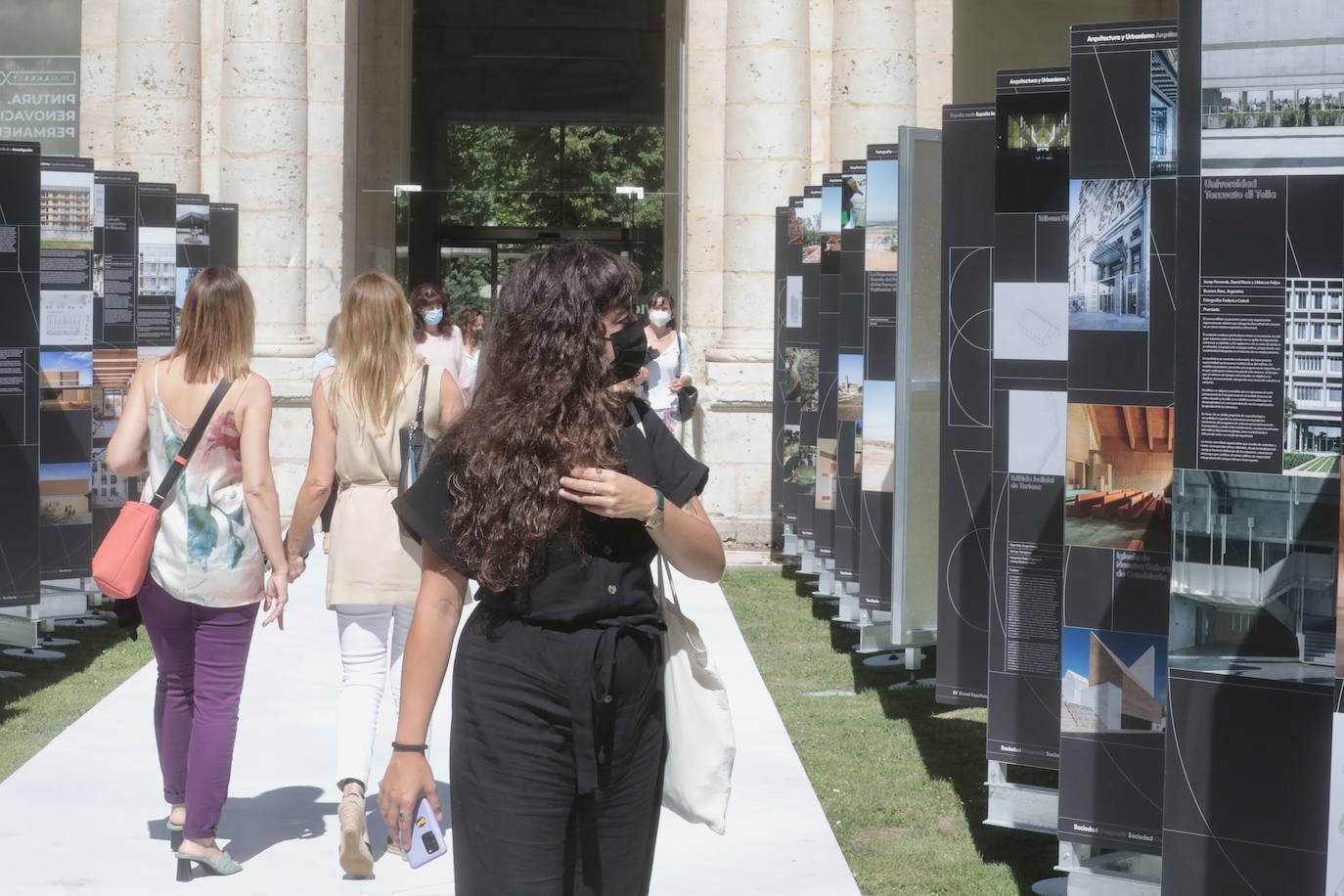 Exposición de los proyectos de la Bienal de Arquitectura en el Patio Herreriano de Valladolid