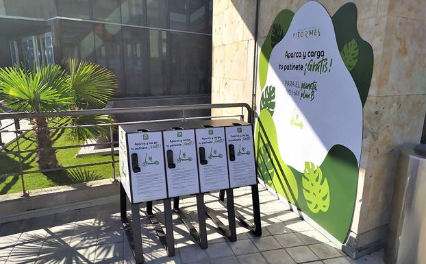 El Tormes instala el primer parking cargador de patinetes eléctricos de la provincia