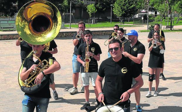 Las charangas segovianas asumen ya otro verano en crisis con las actuaciones reducidas al 5%