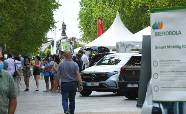 Gran interés por la muestra de vehículos eléctricos, híbridos e híbridos enchufables