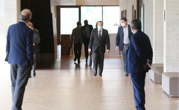 El escaño 82: a regañadientes