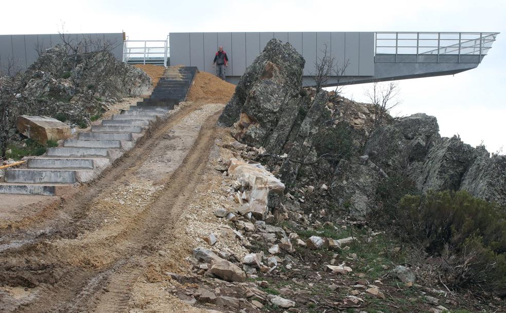 Listo para su inauguración el mirador de la polémica
