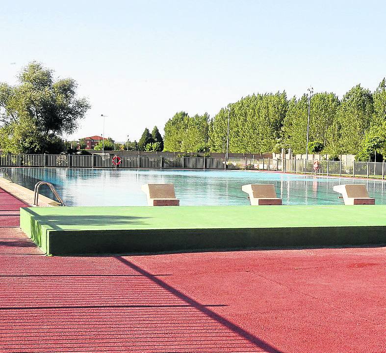 Un matrimonio pagará 2.145 euros a una socorrista a la que patearon en la piscina de Villamuriel