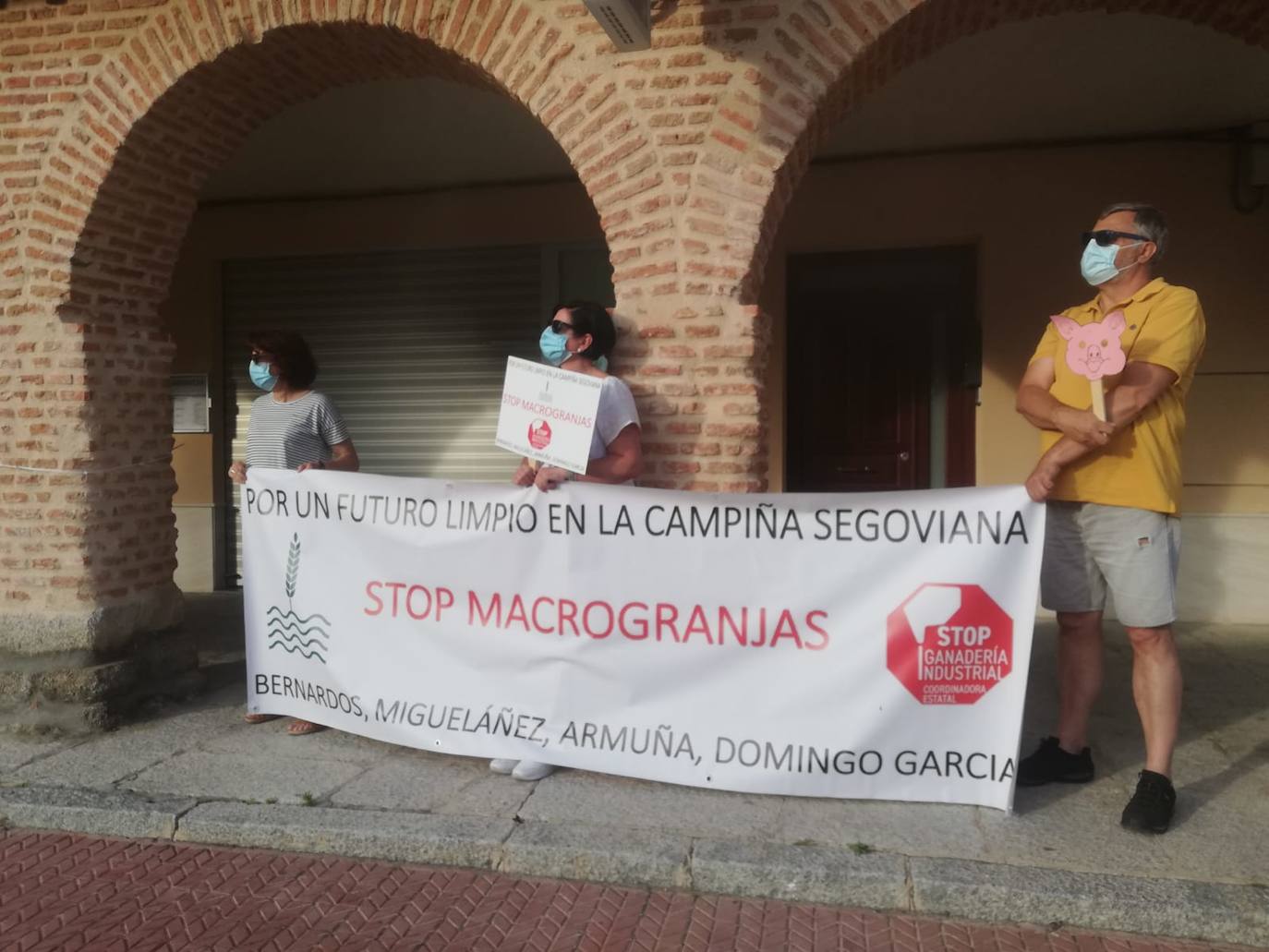 Podemos Segovia exige a la Junta una moratoria para las explotaciones de las macrogranjas