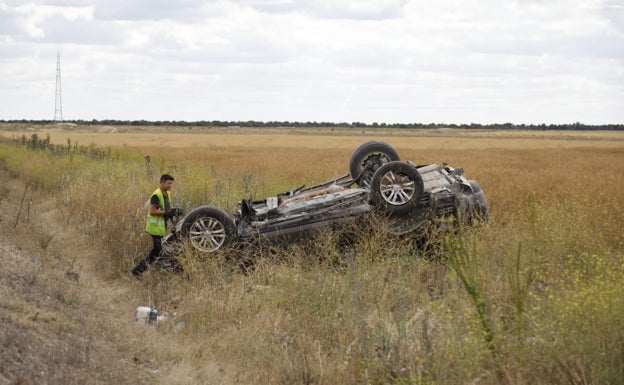 Una mujer y su hijo heridos en un accidente en la carretera que une Peñafiel con Cuéllar