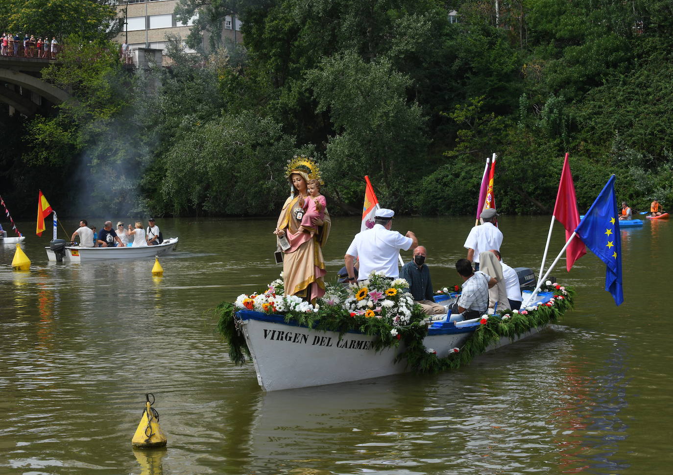 Los vallisoletanos rinden culto a la Virgen del Carmen