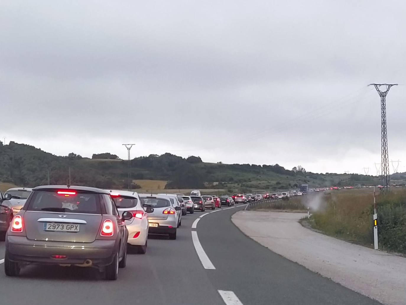 Un accidente en Aguilar provoca retenciones kilométricas en el regreso a Palencia y a Valladolid de Cantabria