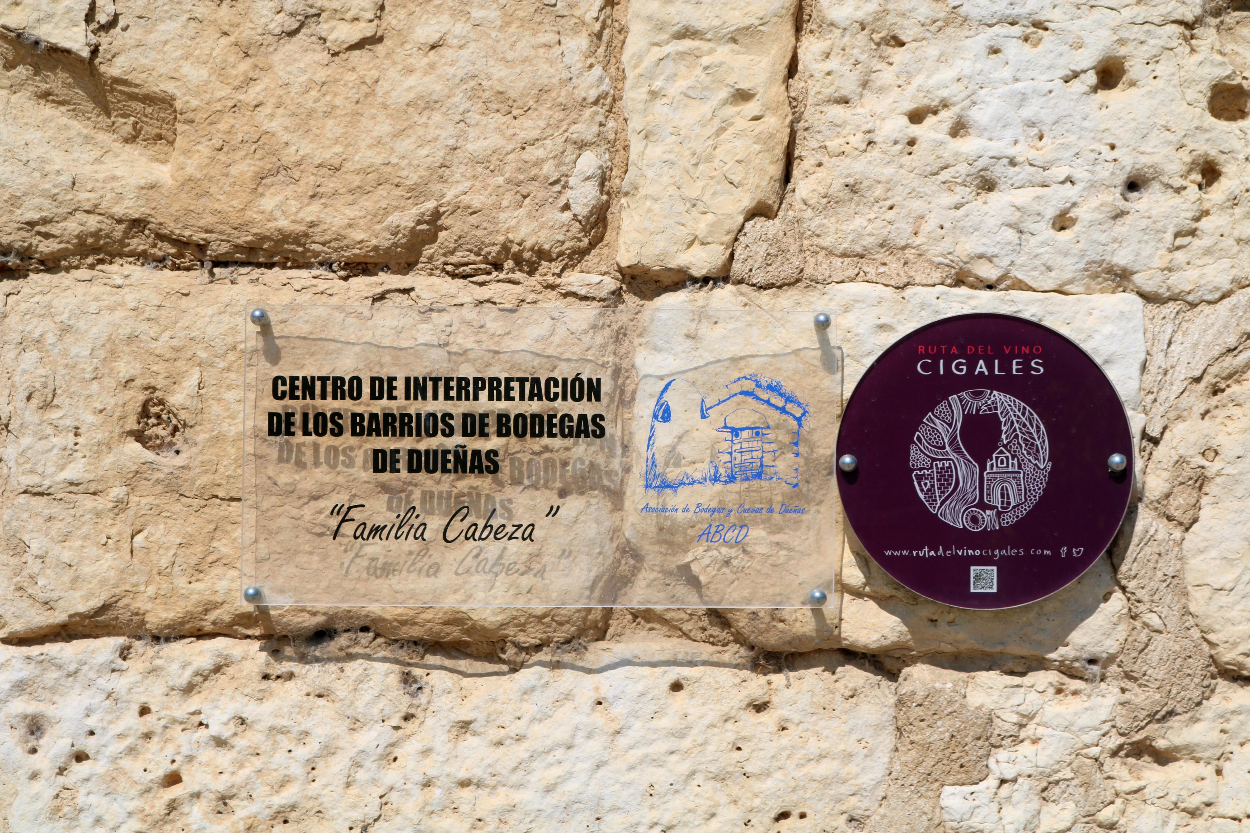 Dueñas promociona sus bodegas y cuevas