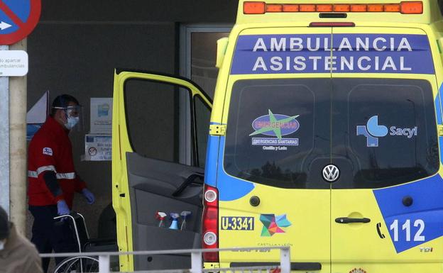 Cuatro heridos, entre ellos dos niños, en una colisión frontal en Escobar de Polendos