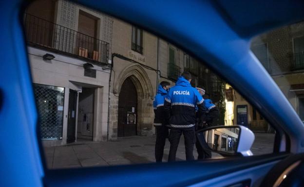 La Policía Local de Segovia tramita 24 multas el fin de semana, ocho de ellas en dos botellones