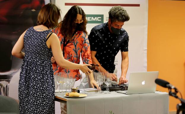 Pasión por la tierra, vides limítrofes y catas con música centran la tercera jornada del curso del vino de la UEMC