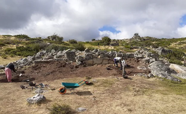 La Universidad Complutense de Madrid ultima las excavaciones en el Castro de Ulaca