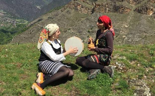 Así suenan en Valladolid las jotas feministas: «Vente mocita, dame la mano, juntas nos cargaremos el patriarcado»