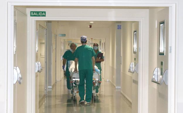 Castilla y León tiene 210 profesionales en seguimiento médico por coronavirus