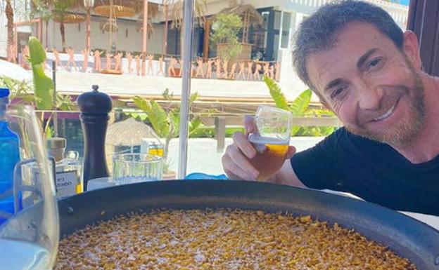 Pablo Motos inaugura el verano con un buen plato de arroz