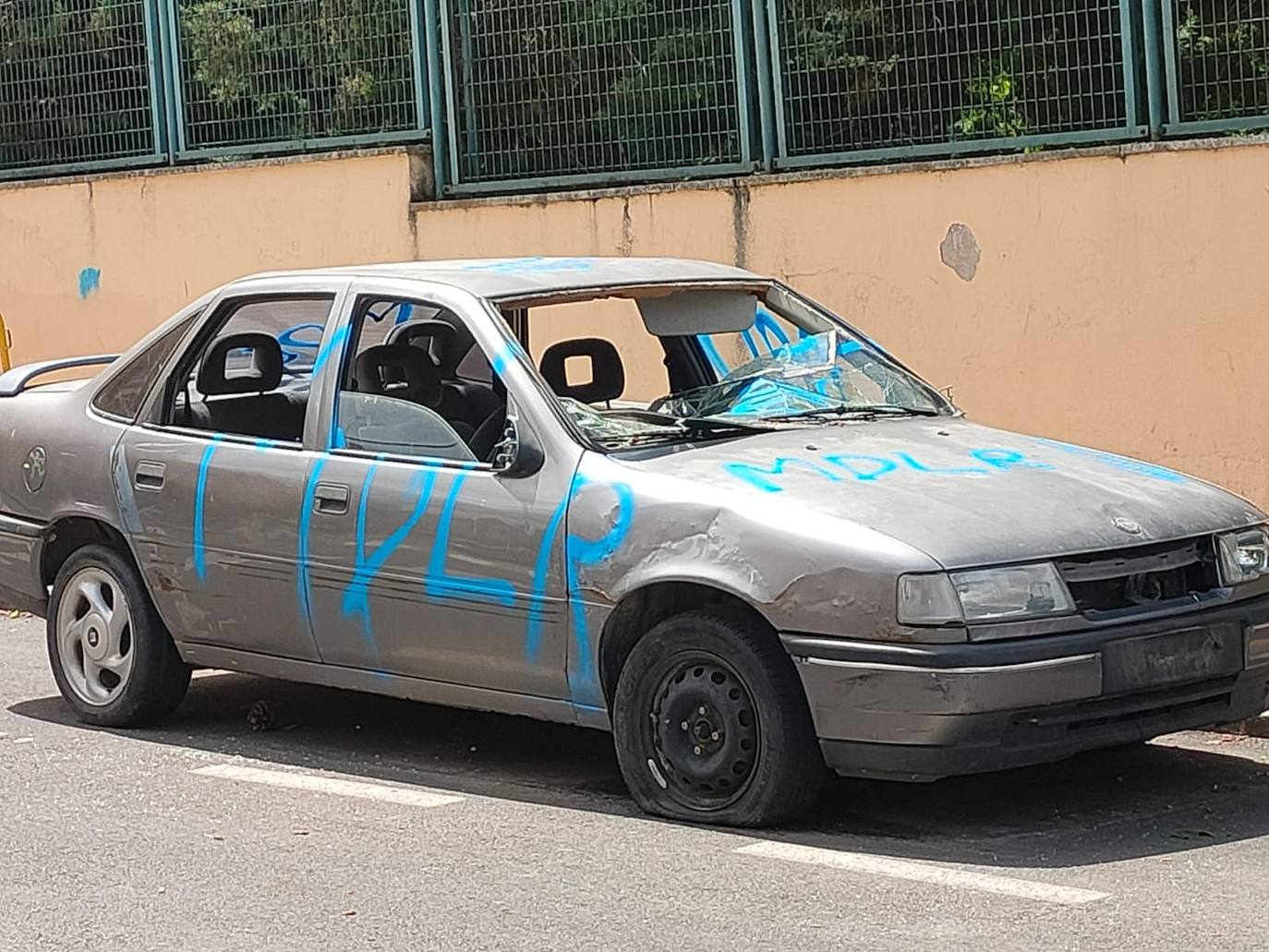 Las sanciones por abandonar un coche en la vía pública oscilan entre los 751 y los 1.500 euros
