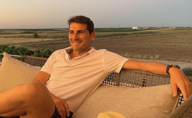 Iker Casillas alarga su fin de semana vallisoletano en un evento privado en las bodegas José Pariente