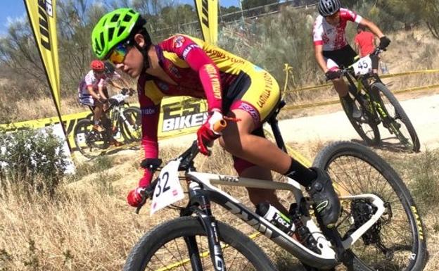 Buen Nacional para los ciclistas de la Escuela de Ciclismo Bejarana Enrique Sánchez y Carlos Martín