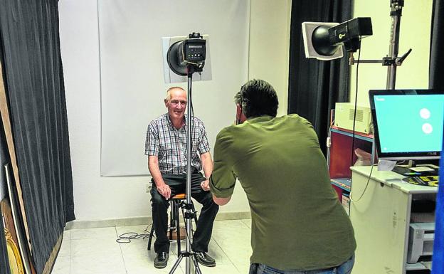 Los retratos del nuevo DNI en Comisaría abocan al cierre a los estudios fotográficos