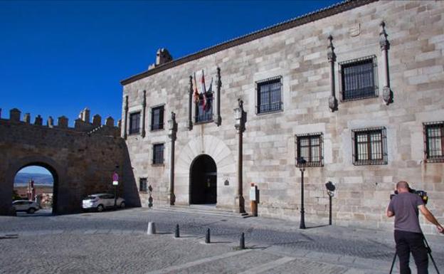 La Audiencia Provincial de Ávila absuelve al alcalde Mombeltrán y a su antecesor de un delito prevaricación