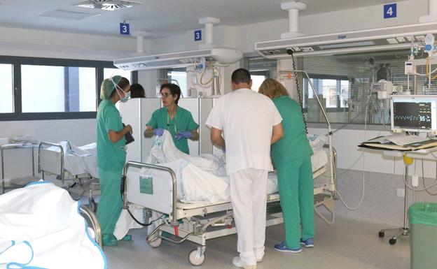 Desarticulan una banda que pedía 20.000 dólares por una cama en UCI