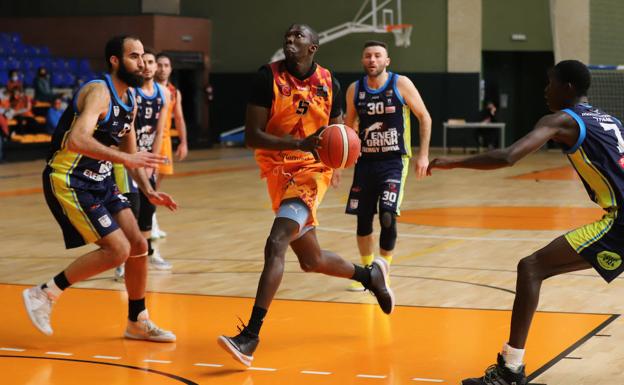 Dudu Dieye cumplirá su quinta temporada en el Aquimisa Carbajosa y será su nuevo capitán