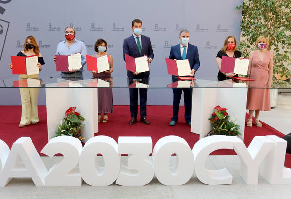 Los 88.000 empleados públicos de la administración regional recibirán una subida salarial en 2022