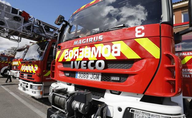 Los bomberos de Palencia controlan una acumulación de gas en la calle Martínez de Azcoitia