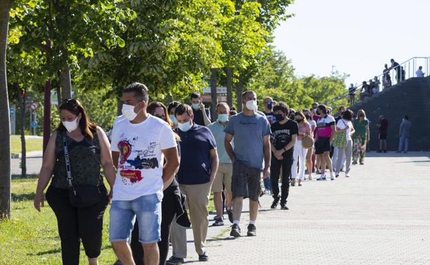 La Junta quiere vacunar a todos los nacidos en los 90 en Valladolid antes del 15 de agosto