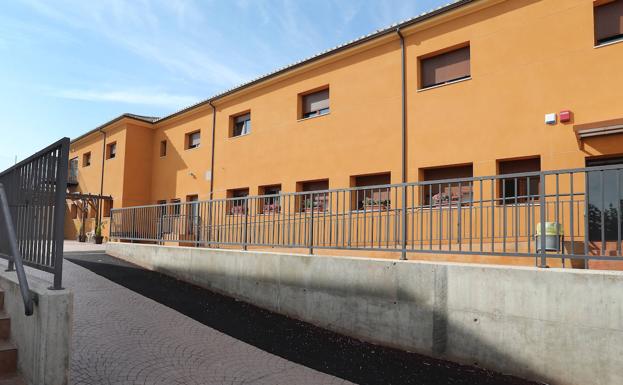 Una mujer de 93 años, segunda fallecida con la vacuna completa en la residencia de Dueñas