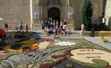 El florido homenaje de Aguilafuente al Año Jacobeo