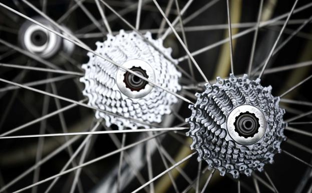 El ciclista hallado muerto en un arcén cerca de Aguilar se salió de la vía y no llevaba casco