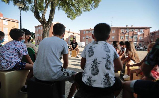 Integración a ritmo de cajón flamenco en Las Viudas