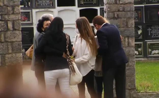 Vídeo: la reina Letizia no asiste al entierro de su abuela