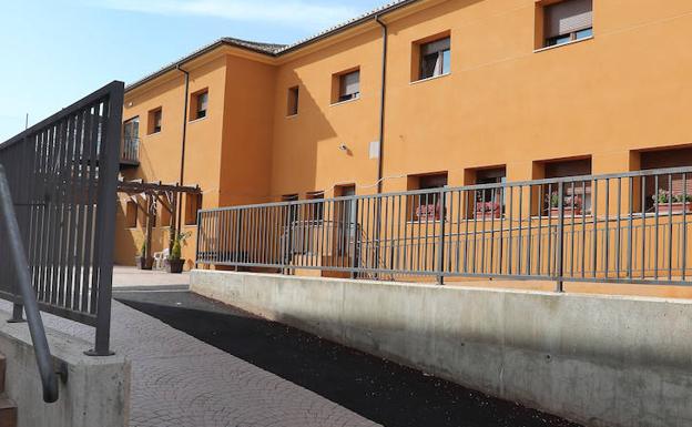 La residencia de Dueñas suma once positivos más tras el cribado y llega a los 39 casos