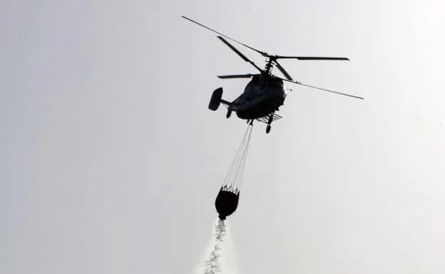 Medios terrestres y aéreos de la Junta controlan un incendio declarado a pocos kilómetros de Aldea del Obispo