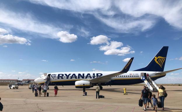 La avería de una escalera retrasó cinco horas y media un vuelo Valladolid - Barcelona