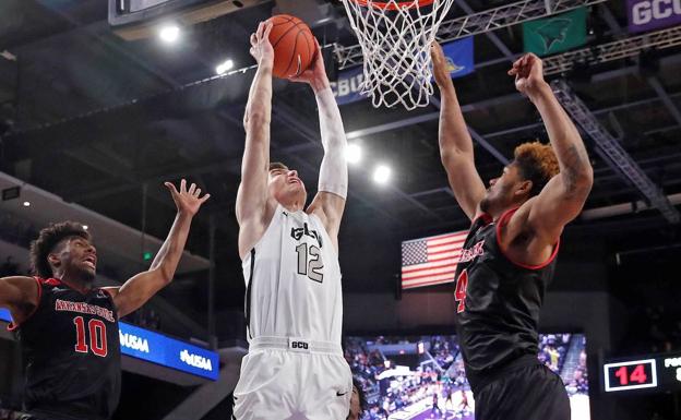 Roberts Blumbergs cierra la plantilla del Palencia Baloncesto