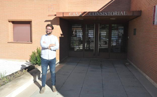Los vecinos de 'Mirador de Montalvo', en Carrascal, podrán cerrar parte de su parcela para sumar una plaza de aparcamiento