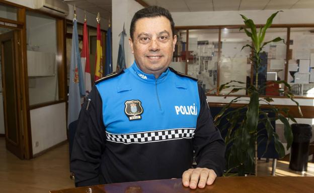 «Cuando nos ven llegar salen corriendo y algunos se dejan hasta el teléfono móvil»