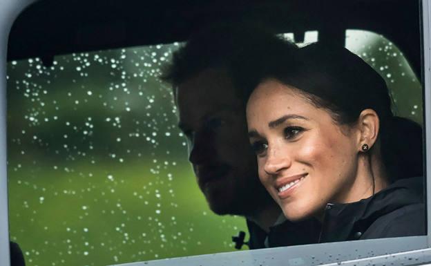 Salen a la luz unas fotografías de Meghan Markle como azafata de televisión