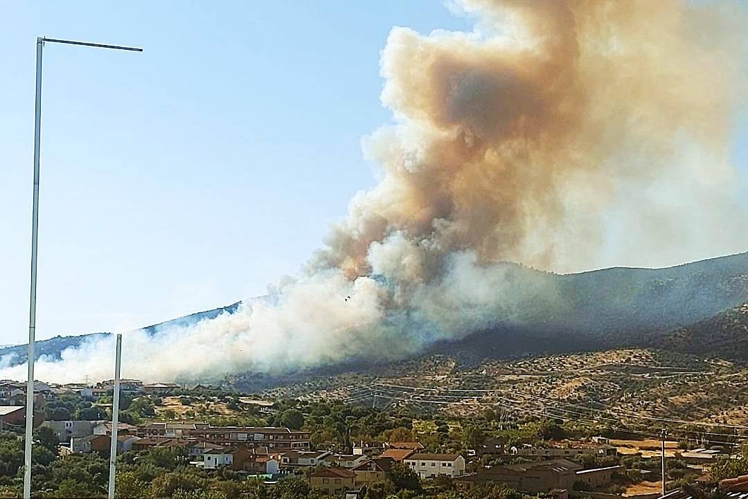 Incendio en la localidad abulense de El Tiemblo