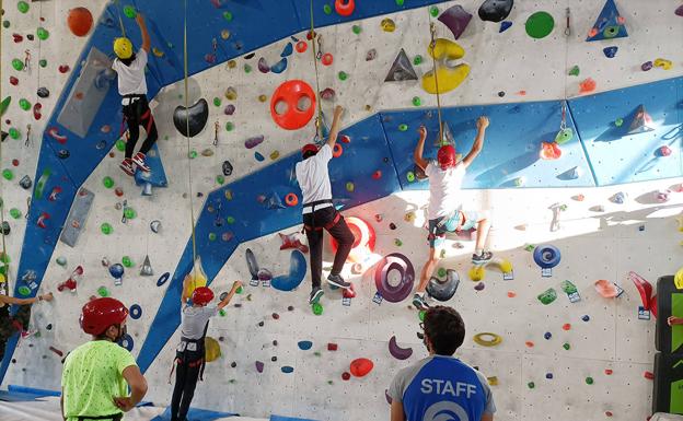 Los adolescentes de Carbajosa de la Sagrada disfrutan con el Ciberverano