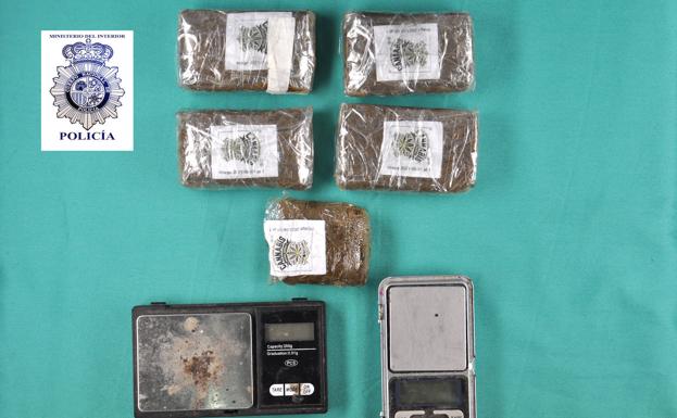 Detenido en Béjar con casi medio kilo de hachís en casa de su madre