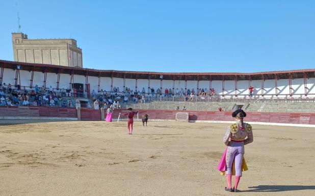 Excelente imagen de Raquel Martín y Roberto Jarocho en la novillada de Ledesma