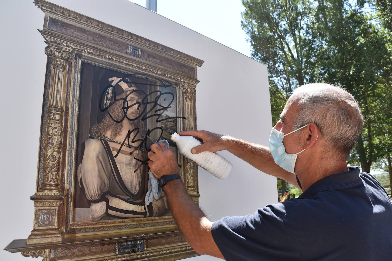 Indignación en Aguilar por las pintadas de la exposición del Museo del Prado